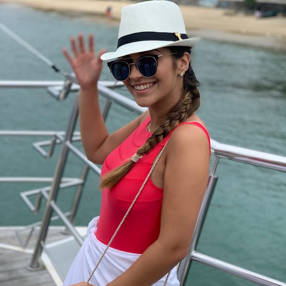 Meet your Posher, Tess - Picture 2 of 2